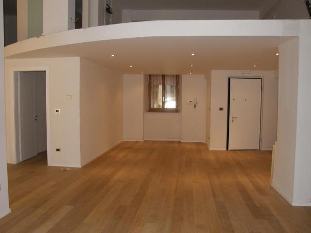 Apartament in {3}, Piazza Giacomo Matteotti - Photo 1