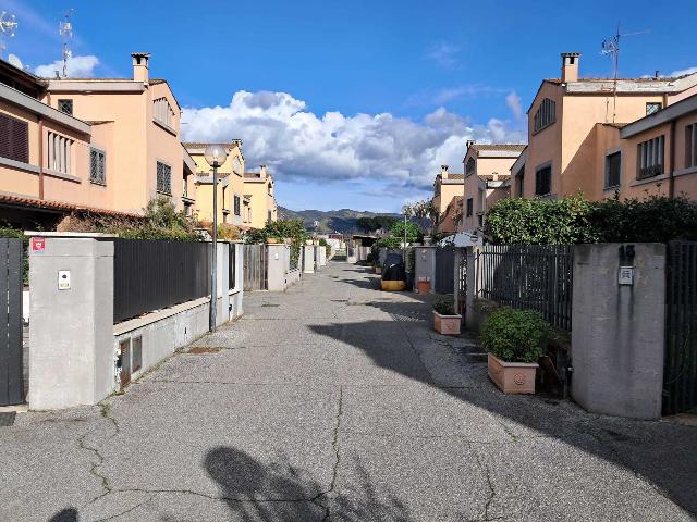 Terraced house in Via Trento, Guidonia Montecelio - Photo 1