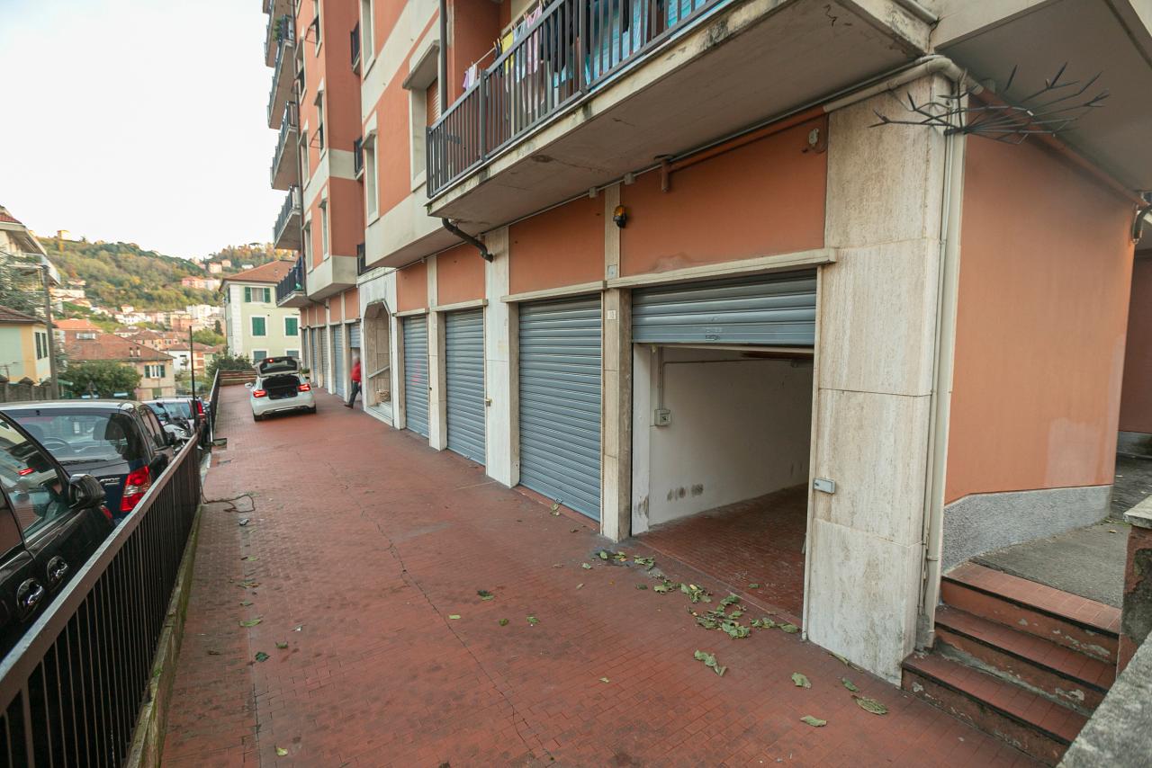Parcheggio chiuso in , Genova, {3} - Foto 2