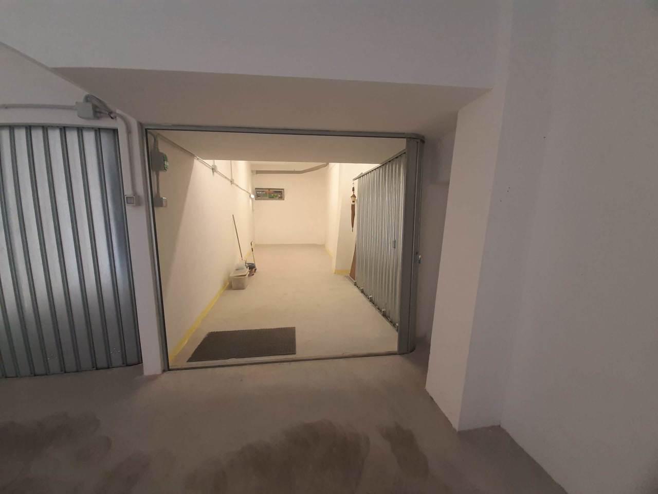 Parcheggio chiuso in Via Val d'Astico 104-106, Genova - Foto 1