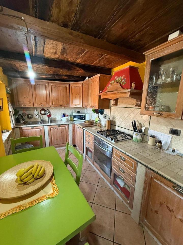 casa indipendente in vendita a Massa in zona Antona