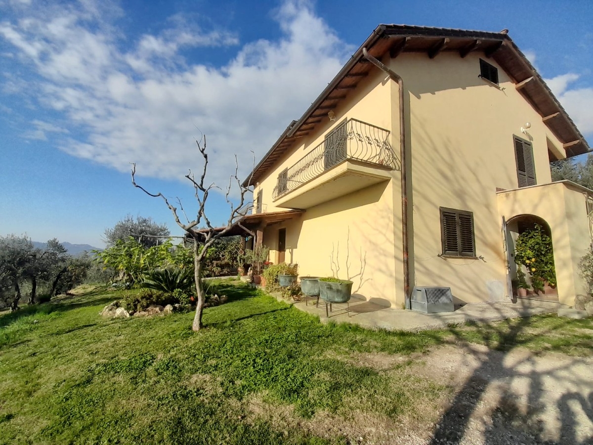 Casale in vendita a Castelnuovo Di Farfa