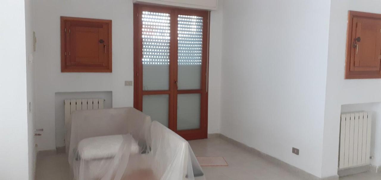 Locale commerciale in , Massa, {3} - Foto 2