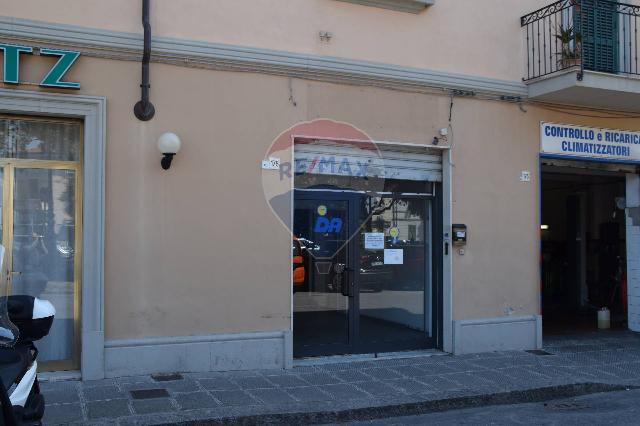 Shop in {3}, Viale Giosue' Carducci 176 B - Photo 1