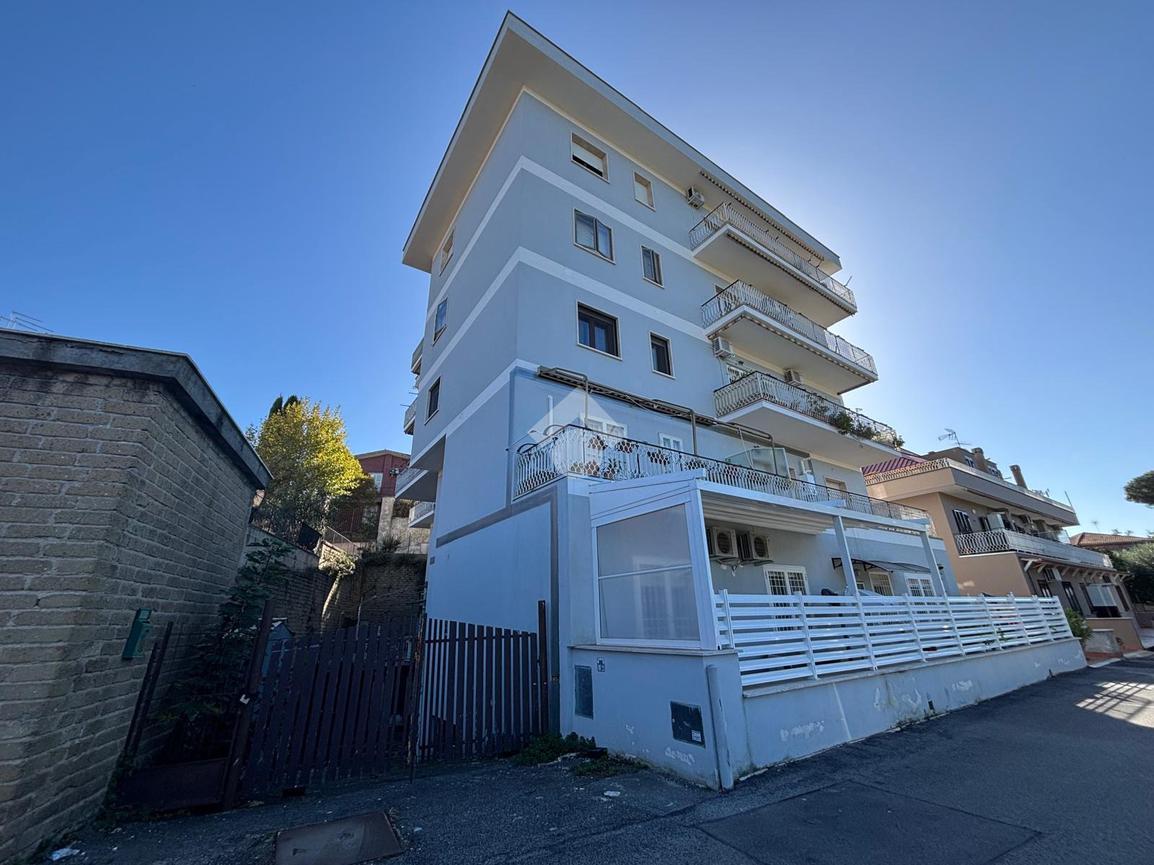 Magazzino in Via Antonio Giammarile 1, Castelnuovo Di Porto, {3} - Foto 1