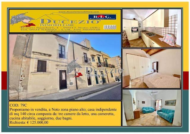 Detached house in Via Sergio Sallicano 25/27, Noto - Photo 1