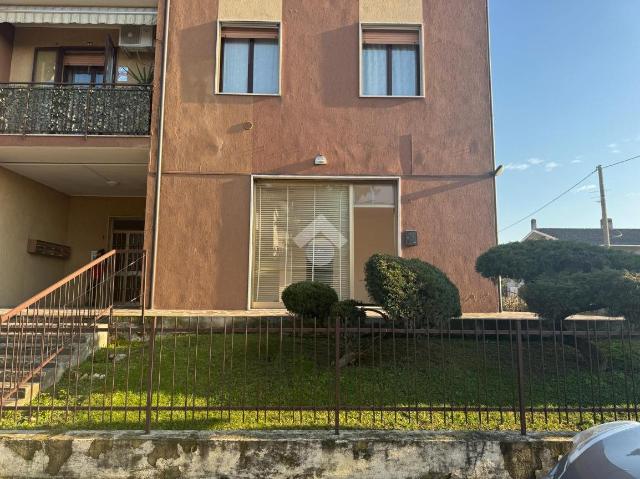 One-room flat in Via Marmirolo, Mantova - Photo 1