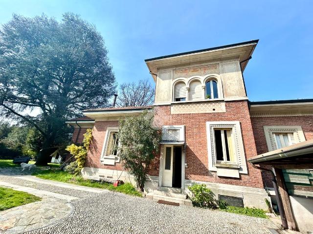 Mansion in Via C. Cattaneo 31, Cantù - Photo 1