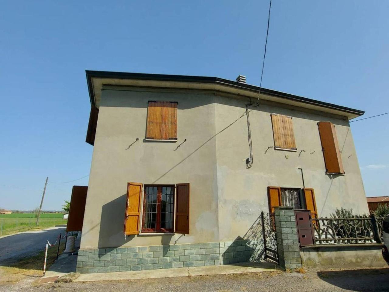 Casa indipendente in vendita a Carpaneto Piacentino