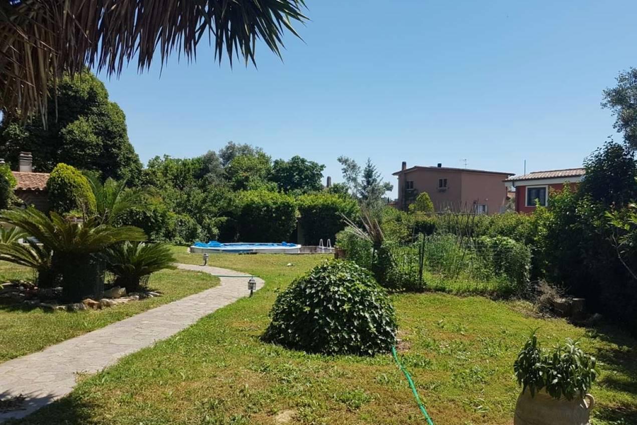 Villa bifamiliare in vendita a Roma