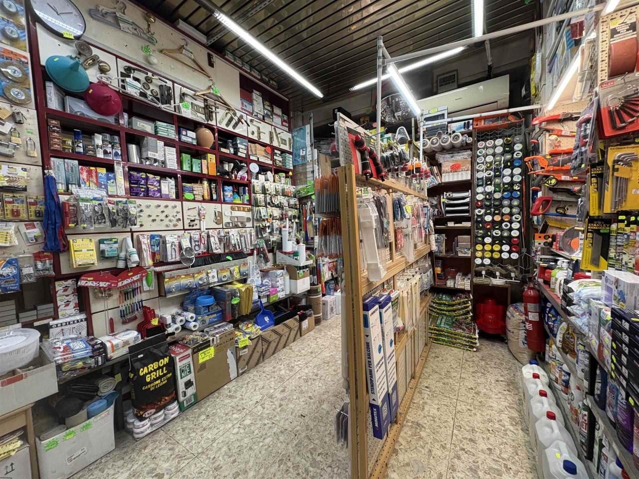 Negozio in Viale Ippocrate, Roma, {3} - Foto 1