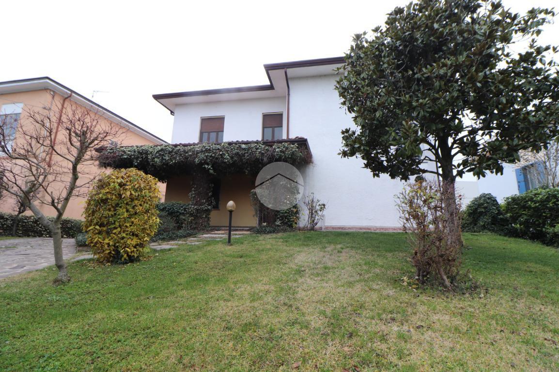 Villa in vendita a Mantova