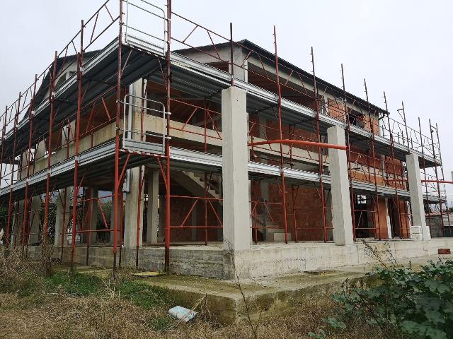 Terraced house in Via Luni 36, Luni - Photo 1