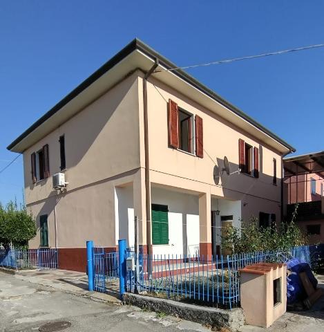 Terraced house in Piazza Marco Tosini 1, Castelnuovo Magra - Photo 1