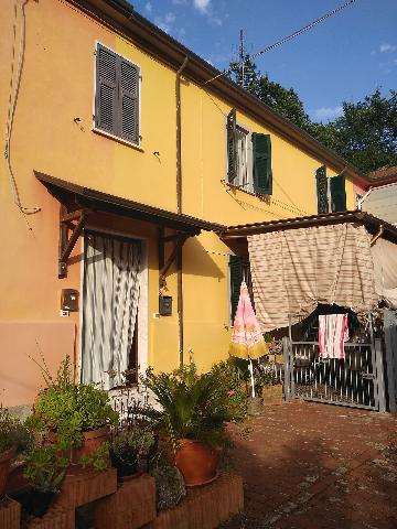 Terraced house in Piazza Guglielmo Marconi 16, Castelnuovo Magra - Photo 1