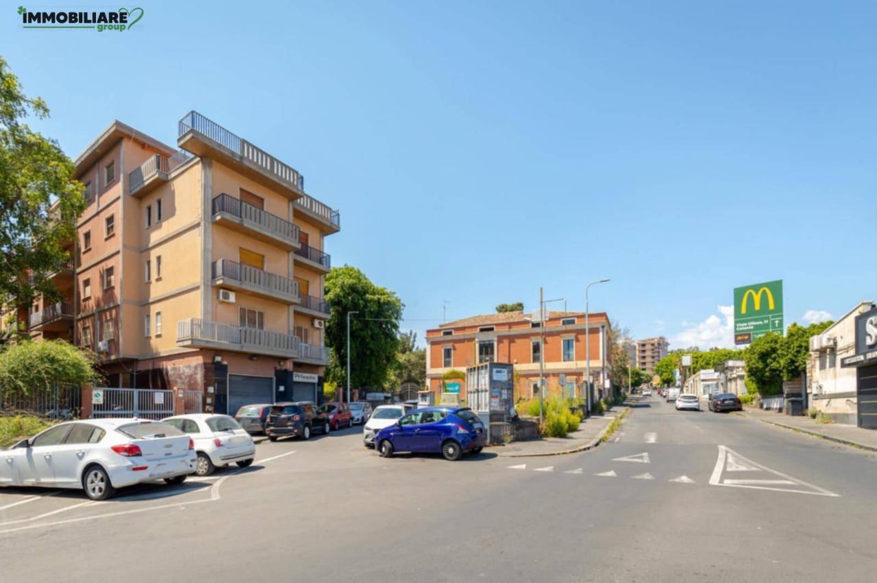 Negozio in Viale Vittorio Veneto, Catania, {3} - Foto 1