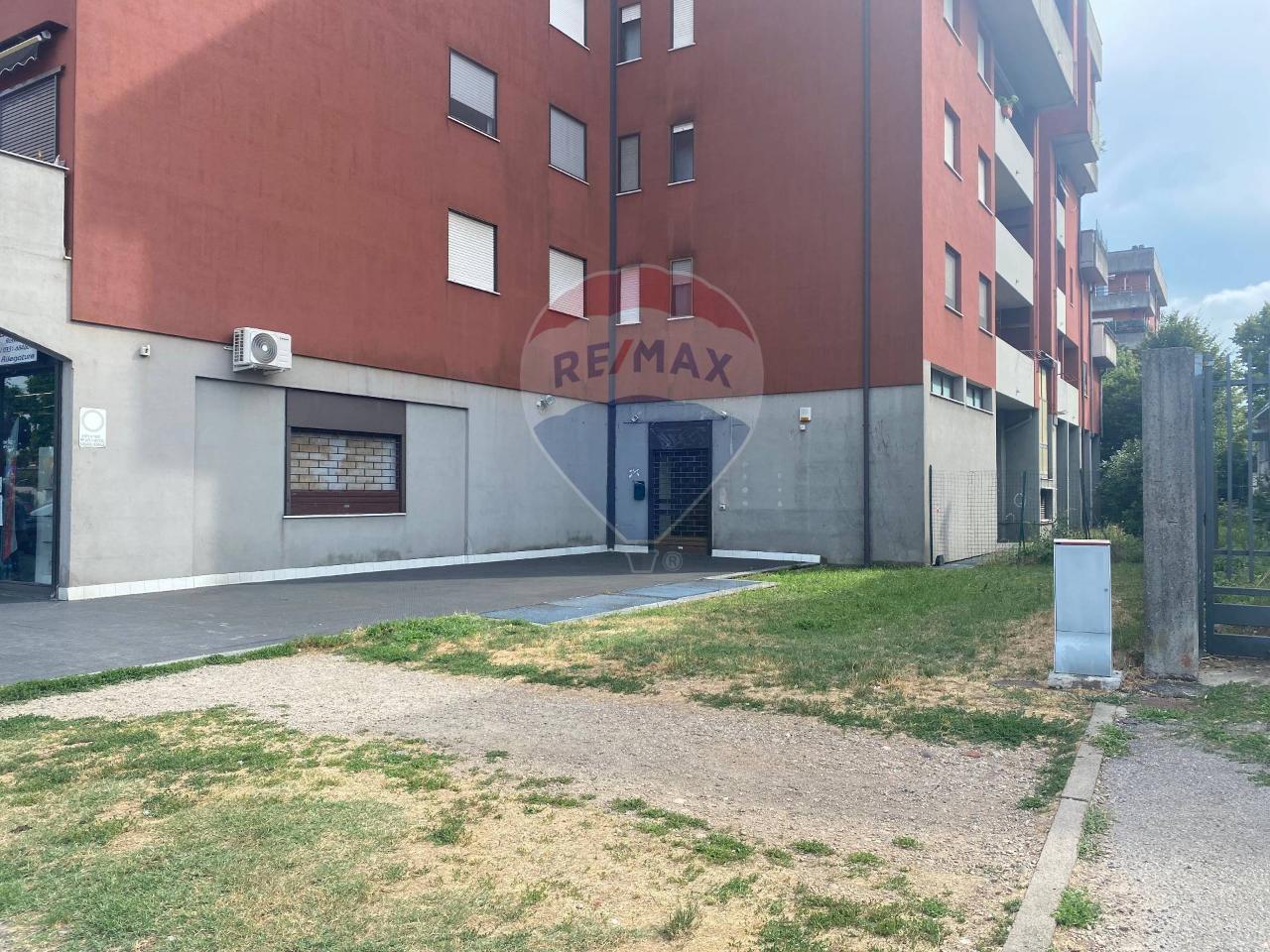 Negozio in Viale Repubblica 75, Busto Arsizio - Foto 1