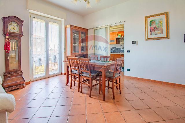 4-room flat in Via Giotto 2, Gorla Maggiore - Photo 1