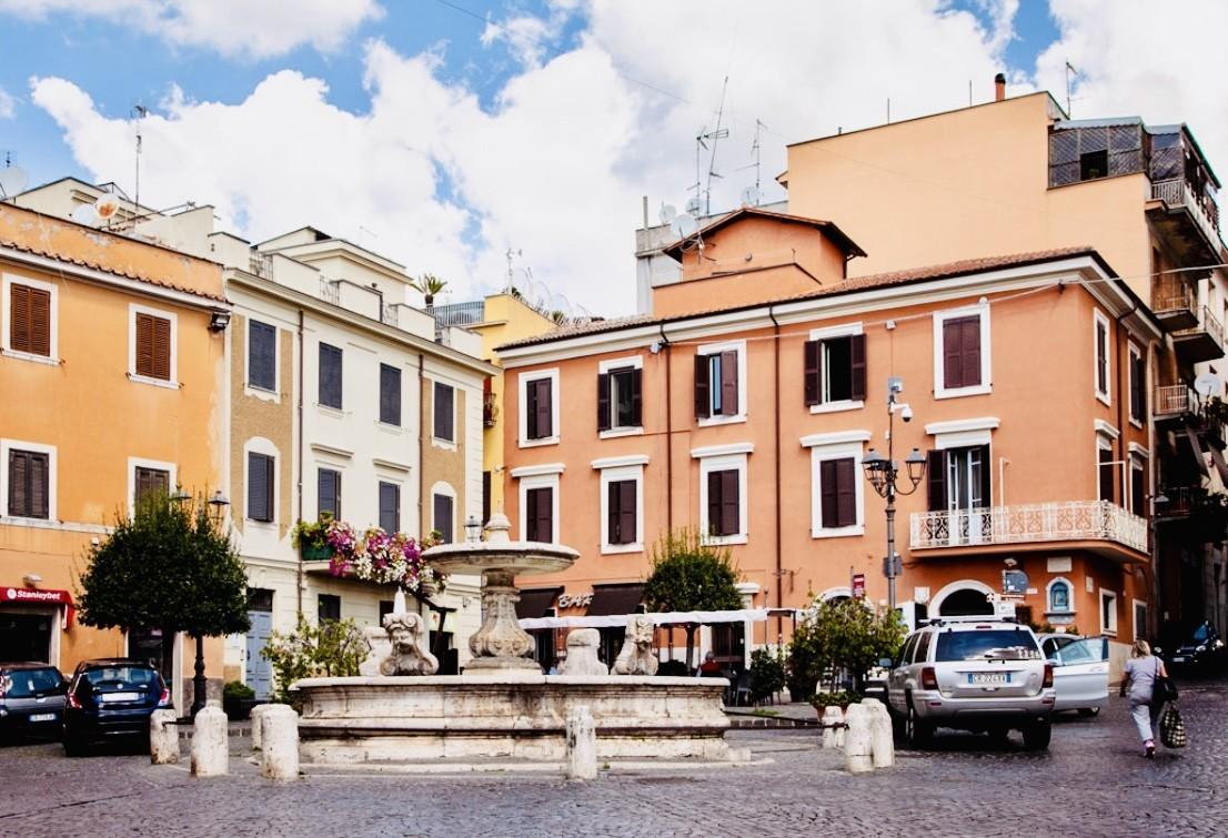 Esercizio commerciale in Corso della Repubblica, Velletri, {3} - Foto 1