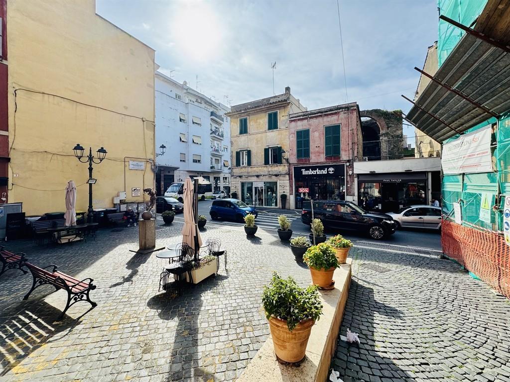 Esercizio commerciale in Corso Matteotti, Albano Laziale, {3} - Foto 1