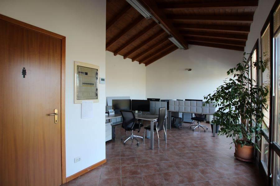 Ufficio in Via Collodi, Calderara Di Reno, {3} - Foto 1