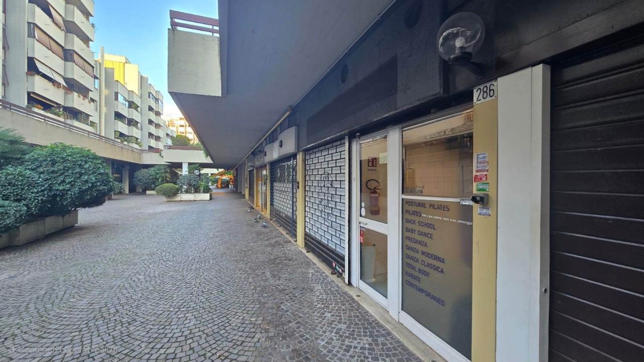 Negozio in Via Andrea Meldola, Roma, {3} - Foto 1