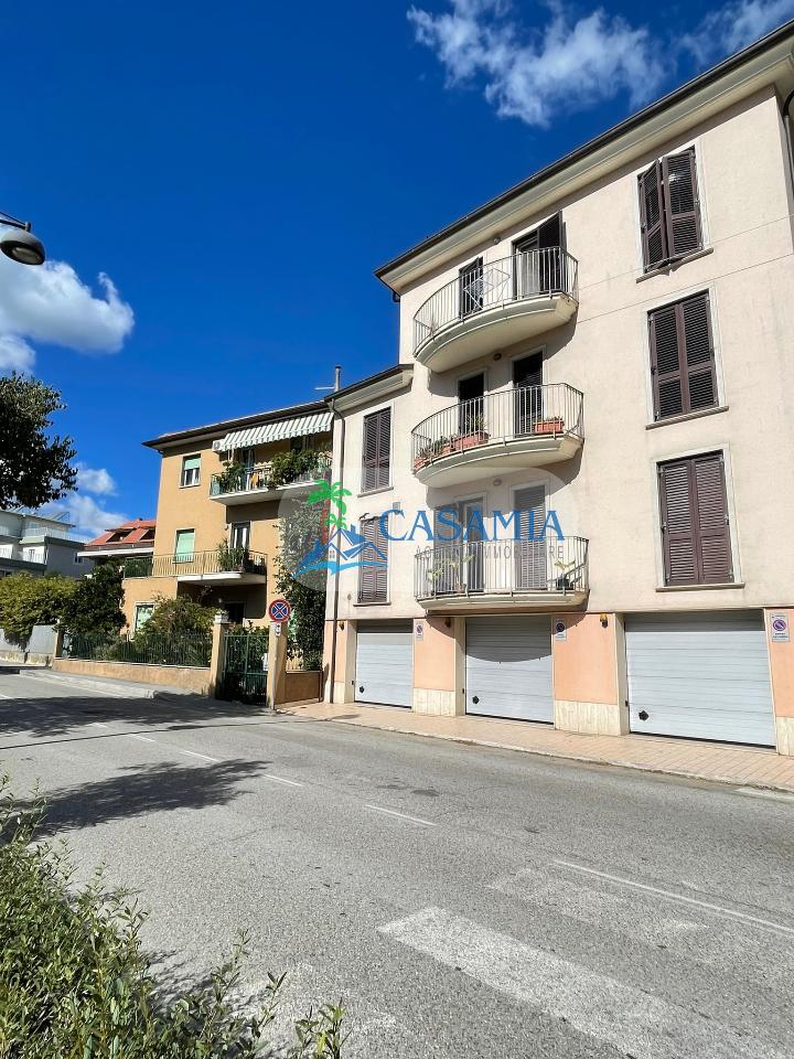 Ufficio in Via Luciano Manara, San Benedetto del Tronto, {3} - Foto 1