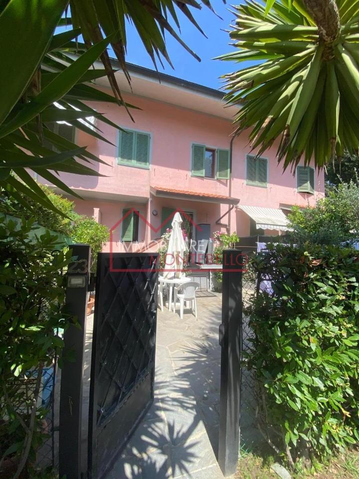 casa indipendente in vendita a Forte dei Marmi in zona Vittoria Apuana