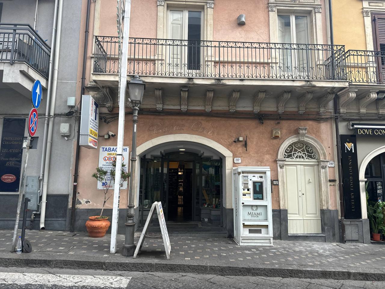 Esercizio commerciale in Via Roma 212, Zafferana Etnea, {3} - Foto 1