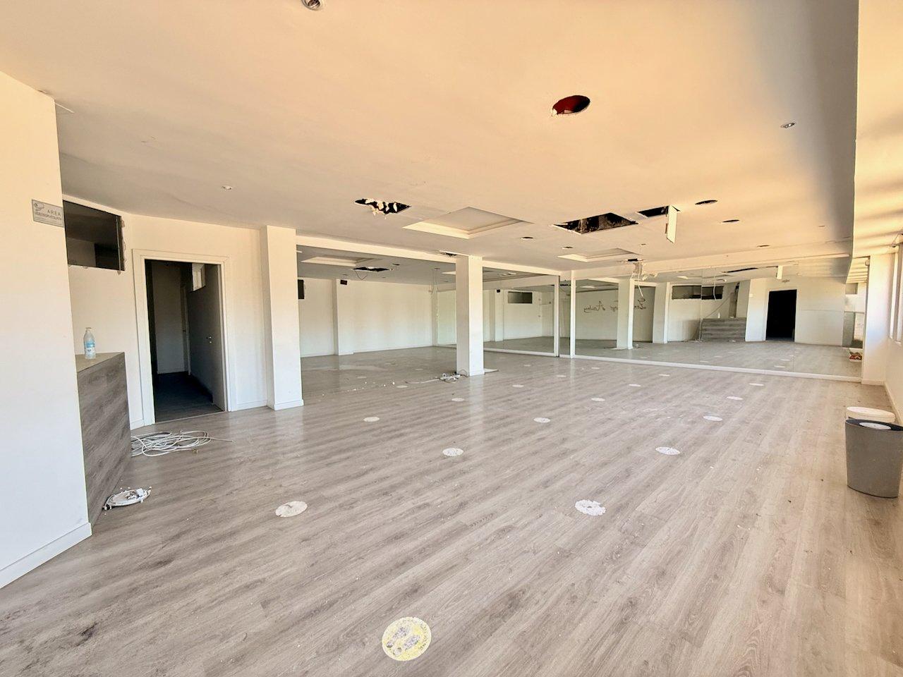 Negozio in Vle Artale Alagona 75, Catania, {3} - Foto 1