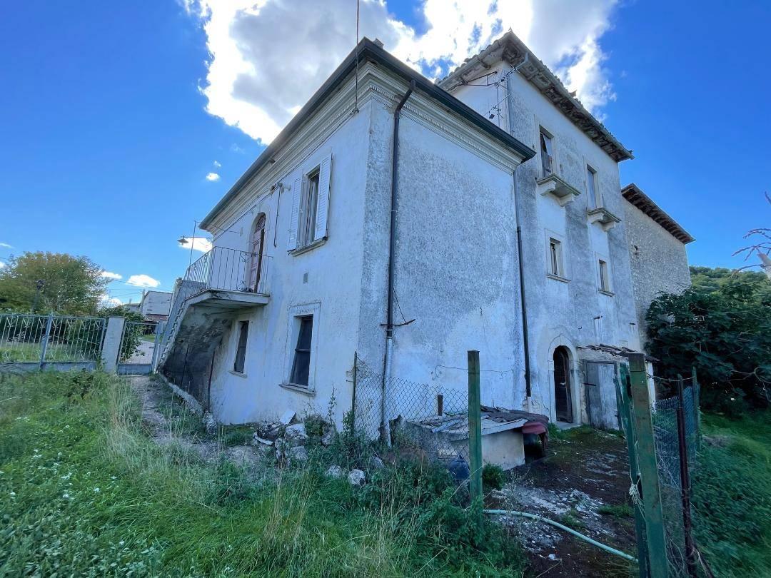 Casa indipendente in vendita a Prata D'Ansidonia
