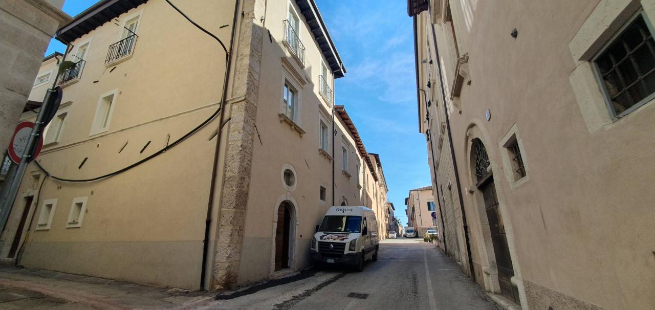 Negozio in Via Garibaldi Snc, L'Aquila, {3} - Foto 1