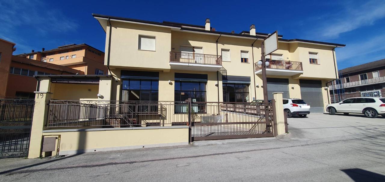 Negozio in Via Spallacci Snc, L'Aquila, {3} - Foto 1