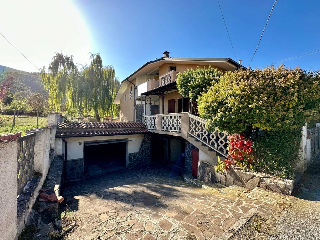 Villa in vendita a Tione Degli Abruzzi