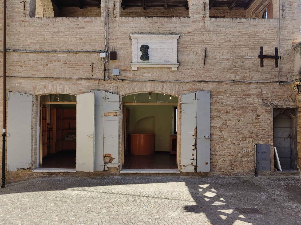 Esercizio commerciale in Piazza San Nicolò 1, Acquaviva Picena, {3} - Foto 1