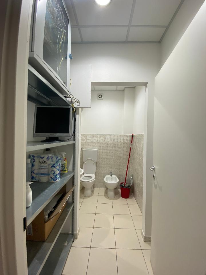 Negozio in , Macerata, {3} - Foto 2