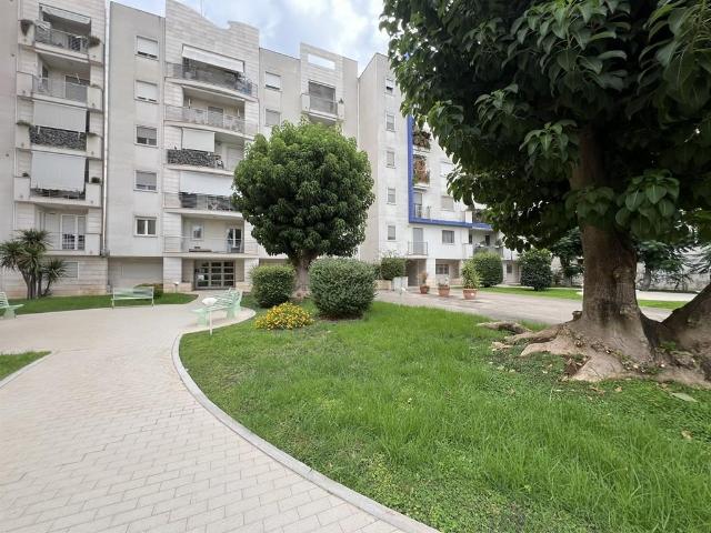 3-room flat in Piazza Enrico De Nicola, Modugno - Photo 1