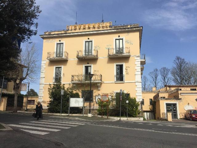 Commercial building in {3}, Piazza Trieste - Photo 1