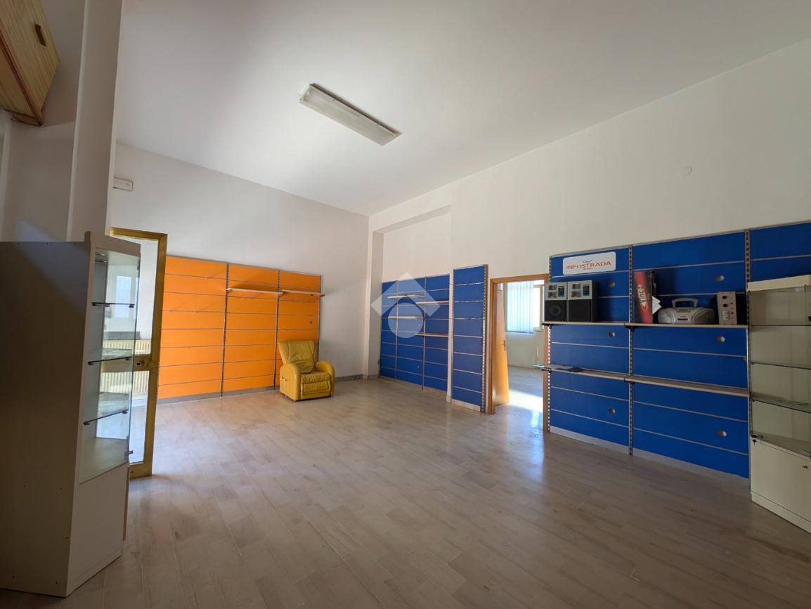 Negozio in Via Calzaretti 2, Santa Maria A Vico, {3} - Foto 2