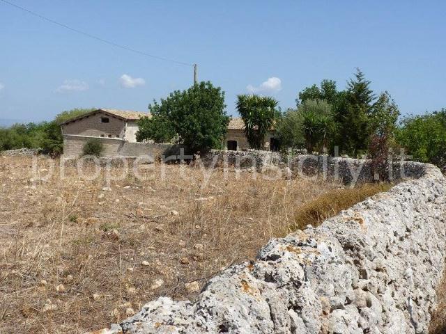 Country house or cottage, Noto - Photo 1