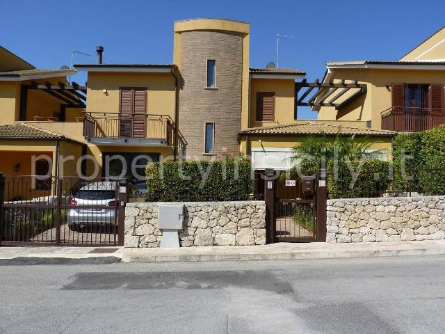 Villa a schiera in Traversa Sinerchia, Siracusa - Foto 1