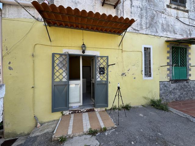 2-room flat in Via Lamaria, Torre del Greco - Photo 1