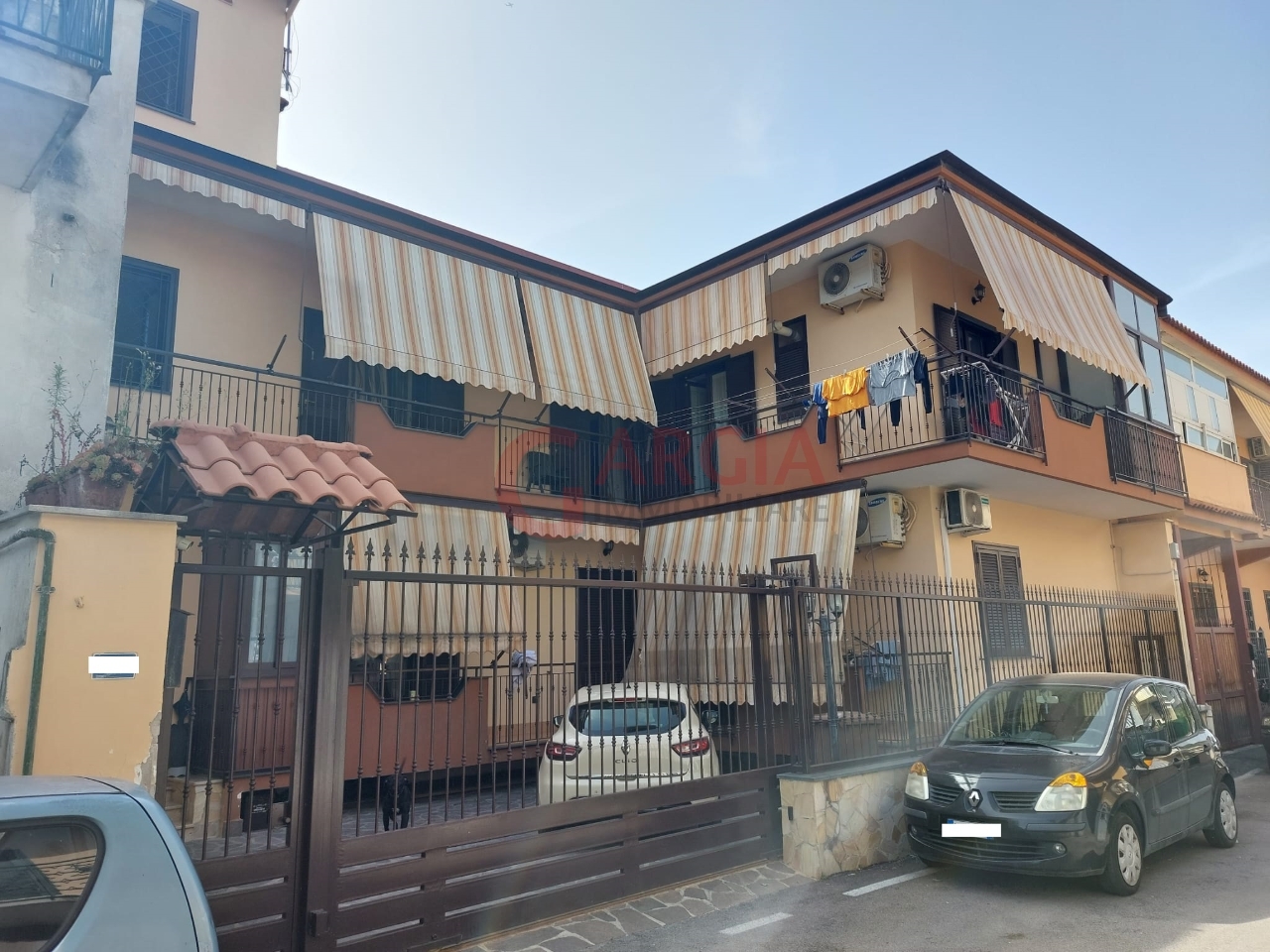 Palazzo in vendita a Giugliano In Campania
