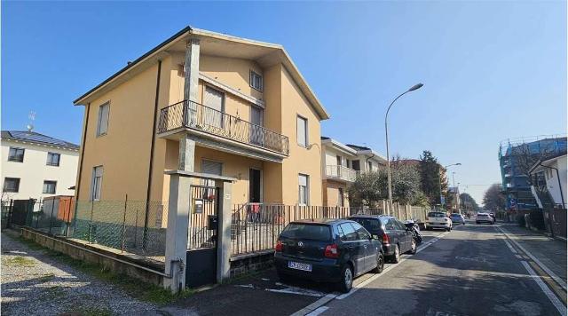 Quadrilocale in Via Cardinal Ferrari, 37, Cernusco sul Naviglio - Foto 1