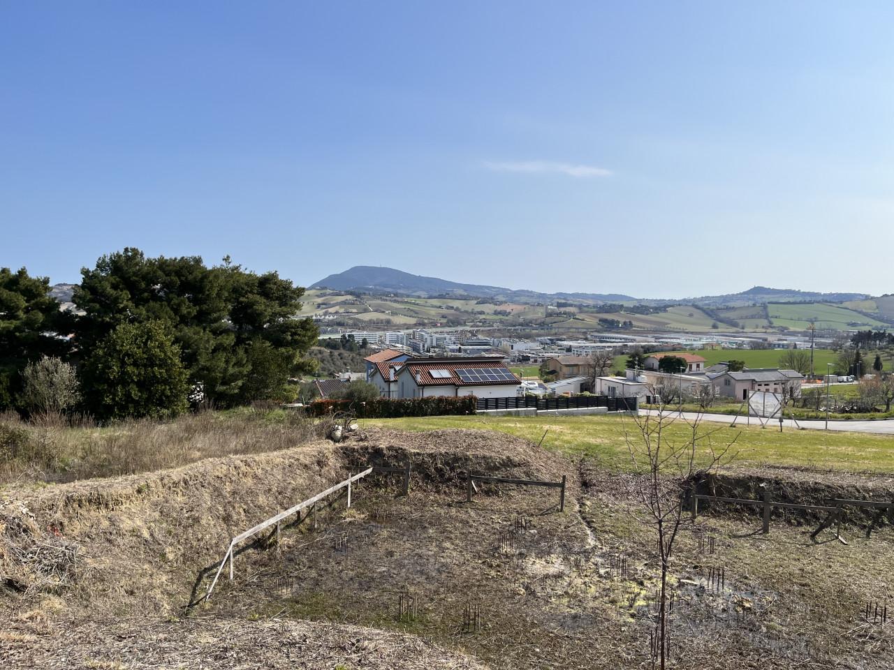 Terreno edificabile residenziale in vendita a Ancona