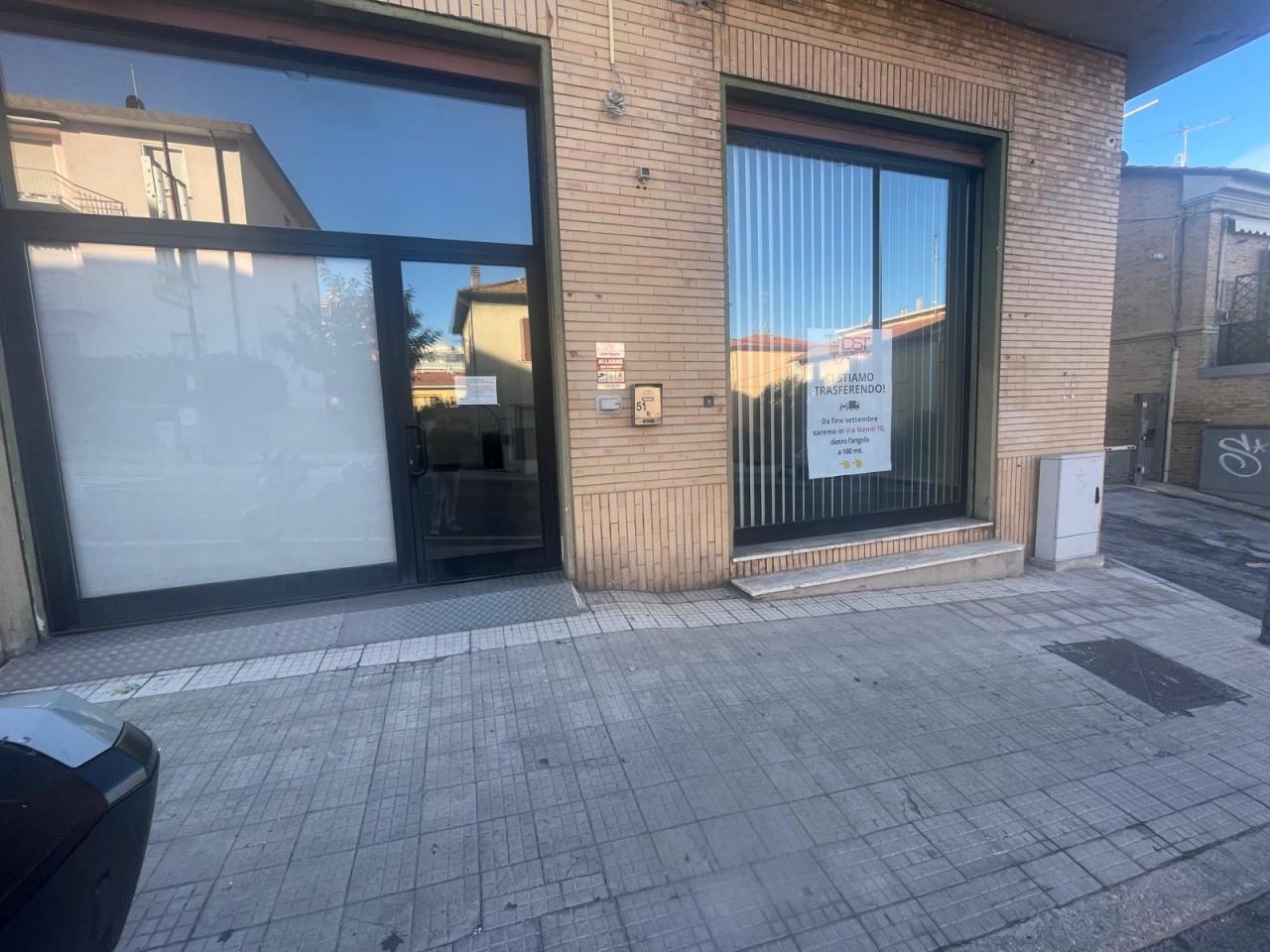 Negozio in Via Maggini 51, Ancona, {3} - Foto 1
