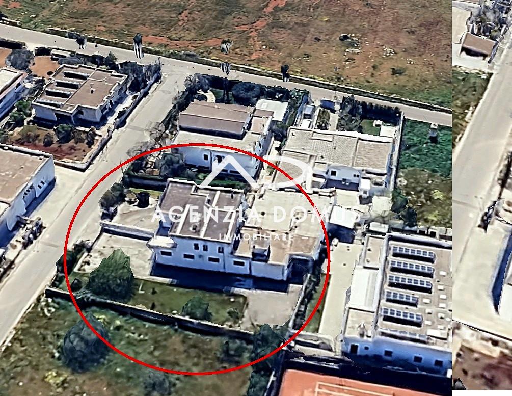 Laboratorio in , Racale, {3} - Foto 2