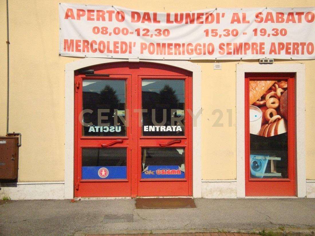 Negozio in Piazza Alcide De Gasperi 120, San Giovanni Lupatoto, {3} - Foto 2
