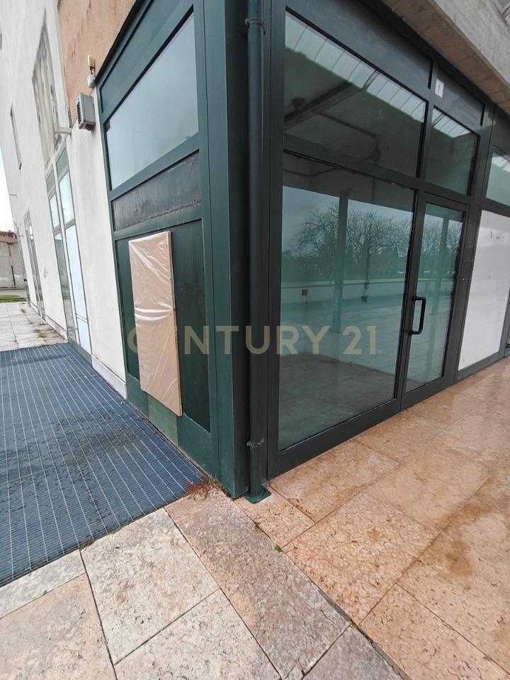 Negozio in Via degli Scaligeri, Bussolengo, {3} - Foto 1