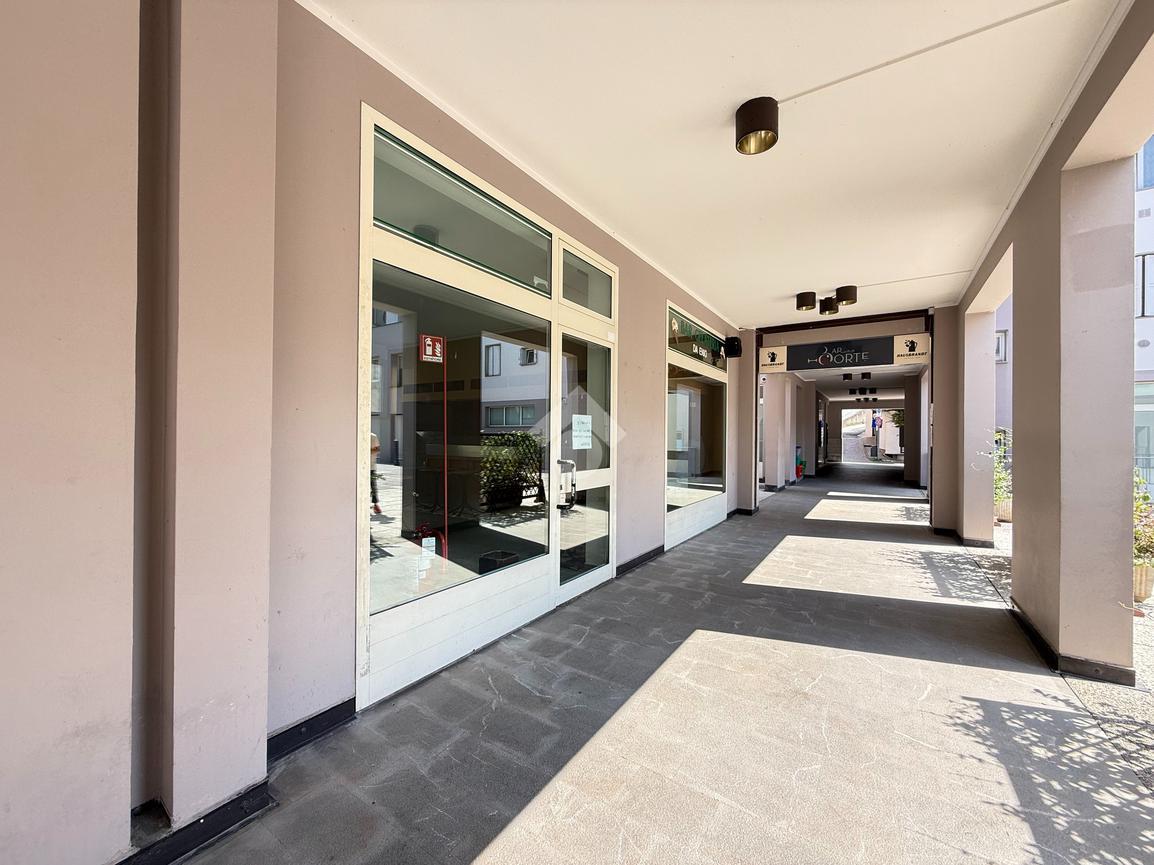 Negozio in Via Divisione Julia 11, Buia, {3} - Foto 1